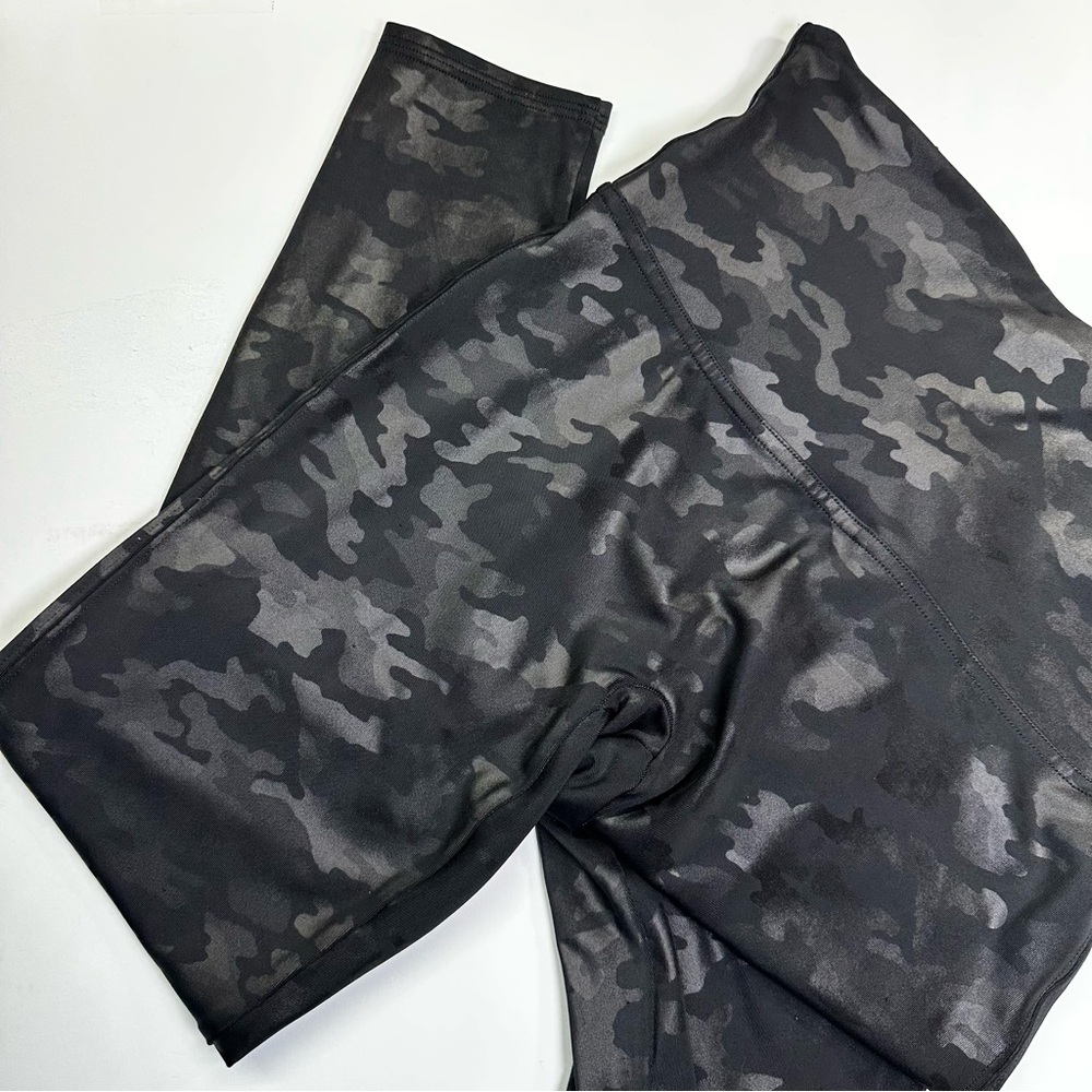 Spanx Matte Black Camo Print Leggings, Workout Athleisure Stretchy, Women's L